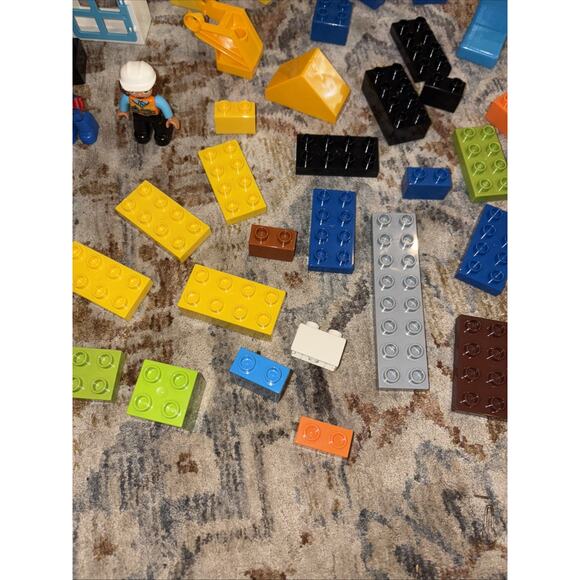 LEGO DUPLO Mixed Lot 100 Pieces/Figurines/Vehicles Genuine Set - Picture 15 of 16